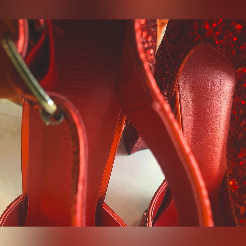 Red Heels 👠 - Picture 6 of 12